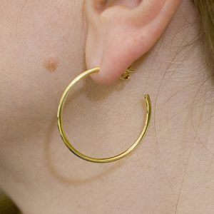Meia Argola Lisa Fina Banhada a Ouro 18k