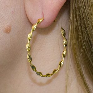 Meia Argola Torcida Fina Banhada a Ouro 18k