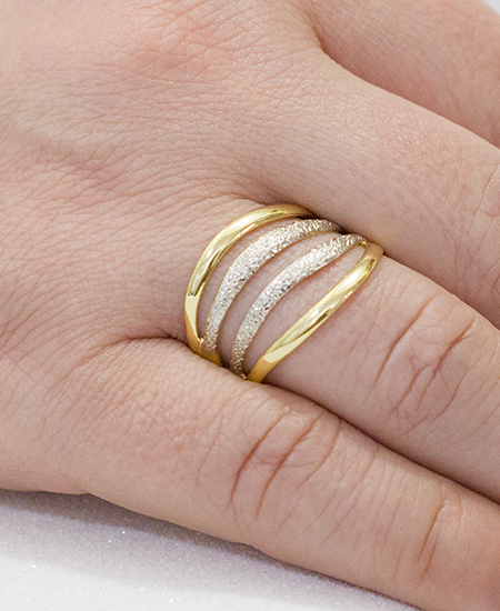 Anel com 4 Elos Banhado a Ouro 18k e Detalhes em Ródio