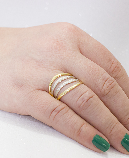 Anel com 4 Elos Banhado a Ouro 18k e Detalhes em Ródio - Imagem 2