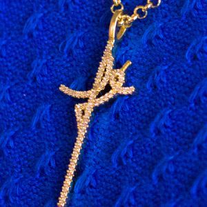 Pingente Fé Cravejado de Zircônia Cristal